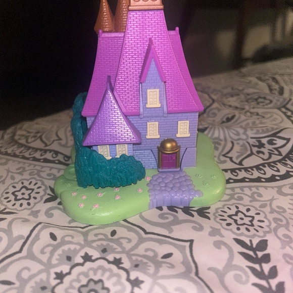 Polly Pocket Pink and Purple Castle Playset - Picture 2 of 5